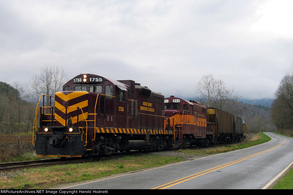 GSMR 1755 & 711 lead a train westbound